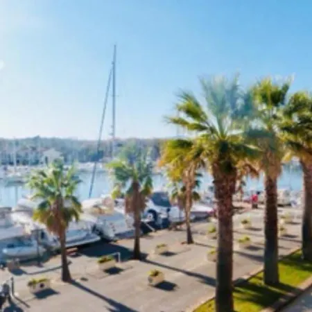 Logement Insolite Dans Le Golfe De Saint Tropez Botel