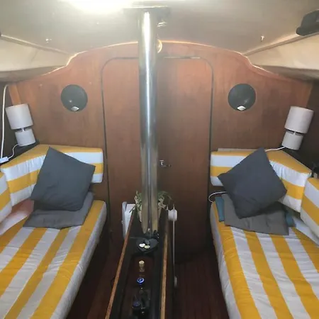 Botel Logement Insolite Dans Le Golfe De Saint Tropez Cogolin