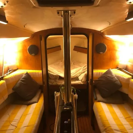 Botel Logement Insolite Dans Le Golfe De Saint Tropez