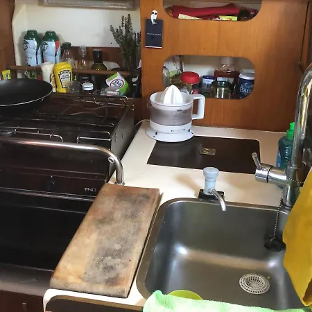 Båthotell Logement Insolite Dans Le Golfe De Saint Tropez Cogolin