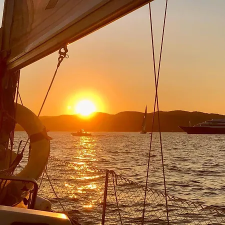 Logement Insolite Dans Le Golfe De Saint Tropez Botel *