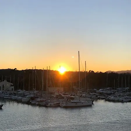 Logement Insolite Dans Le Golfe De Saint Tropez Botel Cogolin